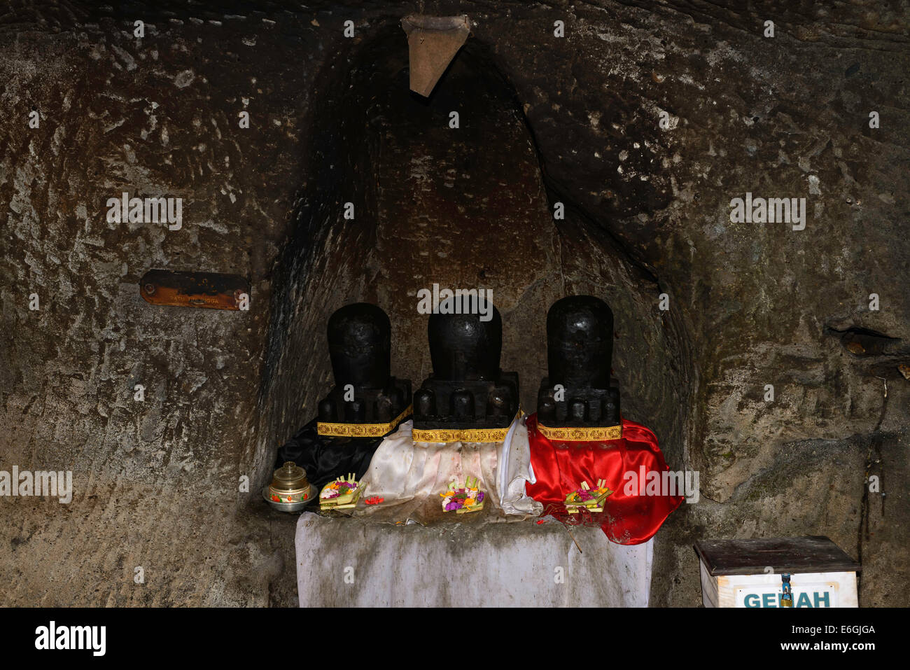 Dreifach-Rainer (phallischen Bilder) im Inneren der Elephant Cave Bali-Indonesien Stockfoto