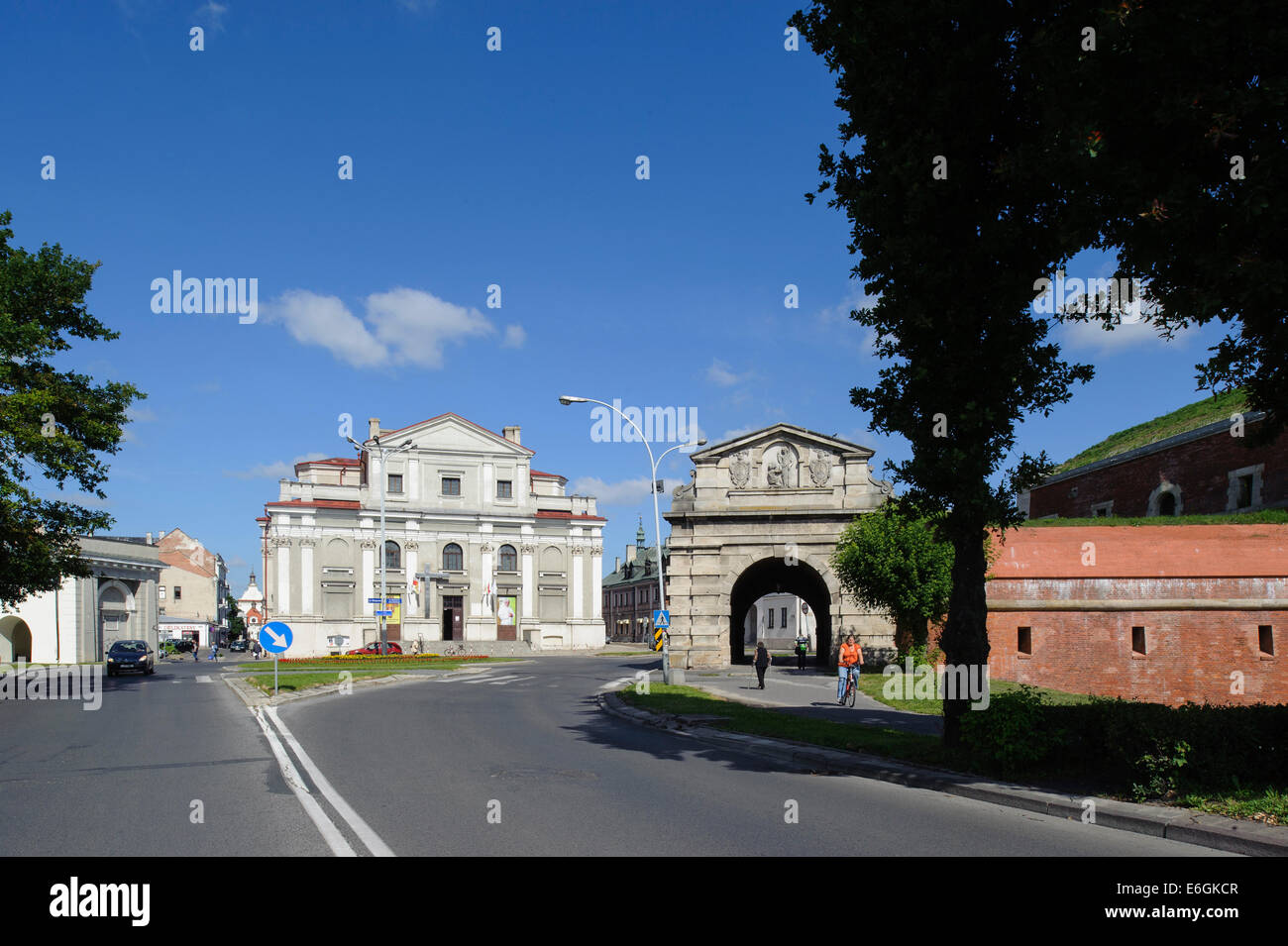 Franziskaner Kirche und Stadt Tor in Zamosc, Polen, Europa, UNESCO-Weltkulturerbe Stockfoto