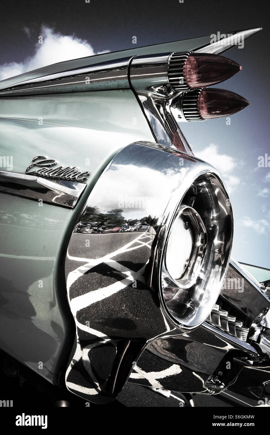 Cadillac Seitenleitwerk Schwanzflosse flossen Chrom 59 1959 verchromt 50er amerikanisches Auto Autos klassische große massive Lastkahn Luxus fünfziger Jahre Cadillacs Stockfoto