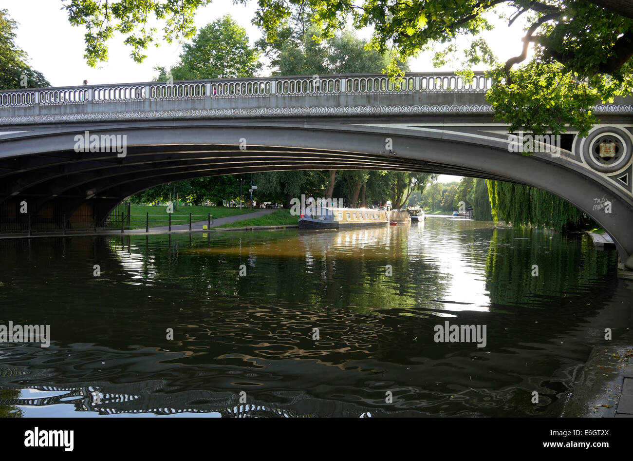 Blick auf den Fluss Cam von Victoria Avenue Bridge, Cambridge England Stockfoto