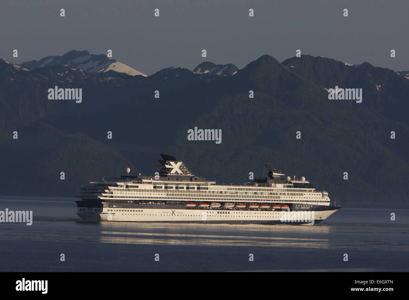 Kreuzfahrtschiff Celebrity Mercury Kreuzfahrt Inside Passage in der Nähe von Alaska. Stockfoto