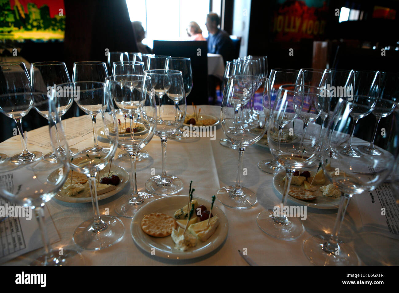 Weinprobe in der Norwegian Pearl Kreuzfahrt Inside Passage von Seattle nach Alaska. Die Perle gehört zu den norwegischen WOC Stockfoto