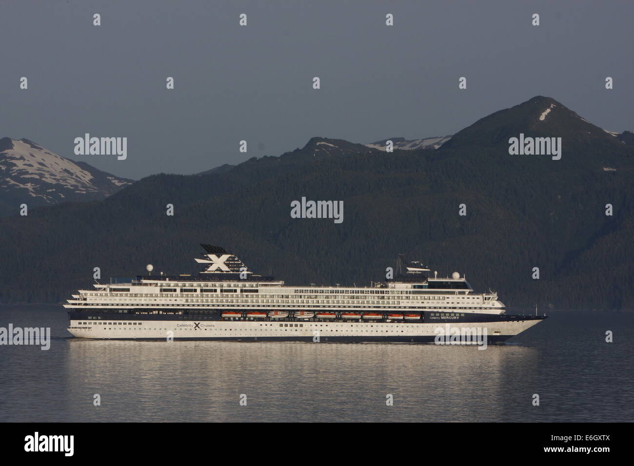 Kreuzfahrtschiff Celebrity Mercury Kreuzfahrt Inside Passage in der Nähe von Alaska. Stockfoto