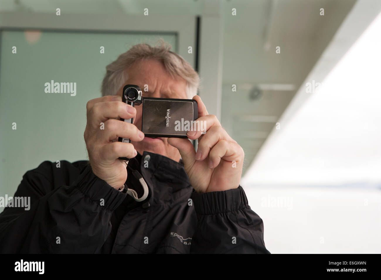 George Twarski Filme Gletscher von seinem Balkon an Bord der Norwegian Pearl, einem Kreuzfahrtschiff der Norwegian Cruise Line g Stockfoto