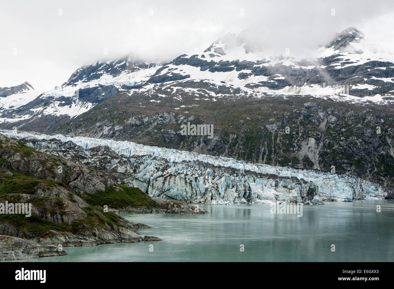Lamplugh Gletscher ist ein 8-Meile-langen (13 km)-Gletscher befindet sich im Glacier Bay National Park and Preserve in Alaska, gesehen von der Nr. Stockfoto