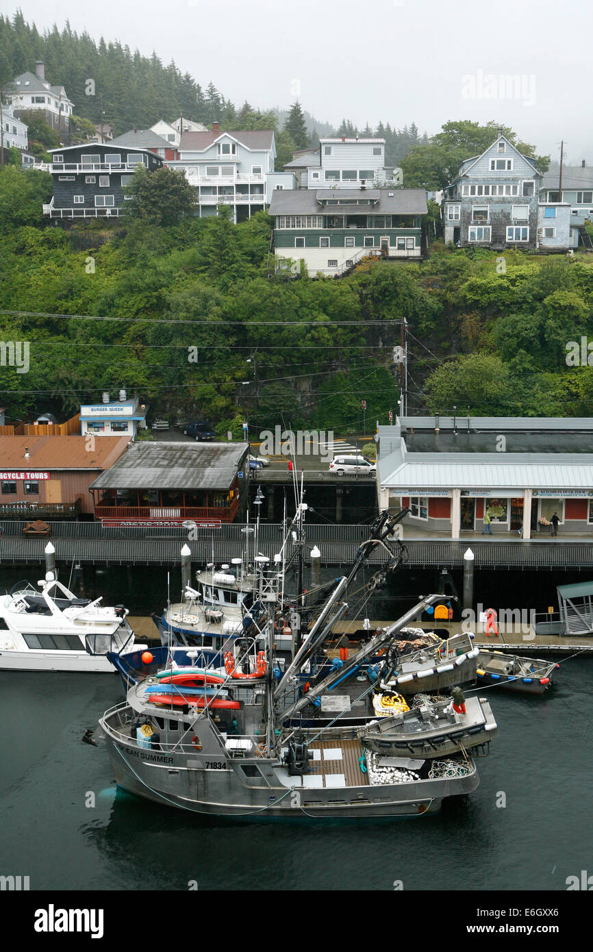 Ketchikan ist eine der Stationen auf der Alaska-Kreuzfahrt für die Norwegian Pearl. Kreuzfahrttourismus Schiff fährt einen Großteil der loca Stockfoto