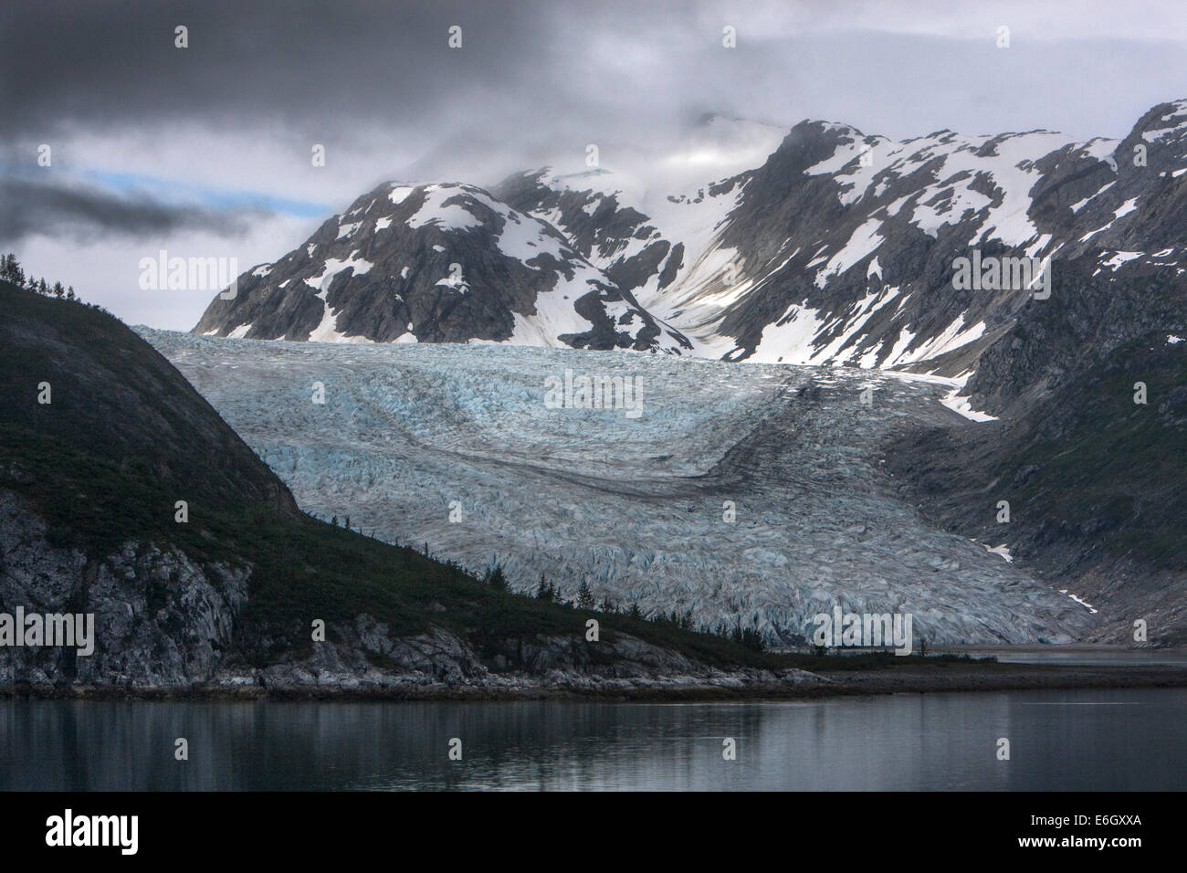 Gletscher im Glacier Bay National Park, gesehen von der Norwegian Pearl, einem Kreuzfahrtschiff der Norwegian Cruise Line. Stockfoto