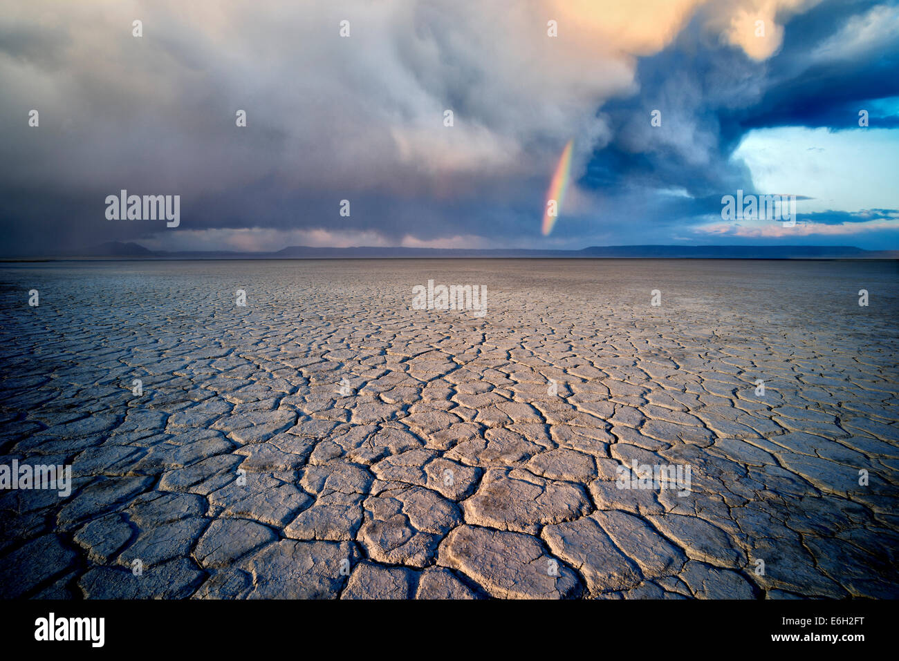 Alvord Wüste mit Regenbogen. Harney Grafschaft, Oregon. Stockfoto