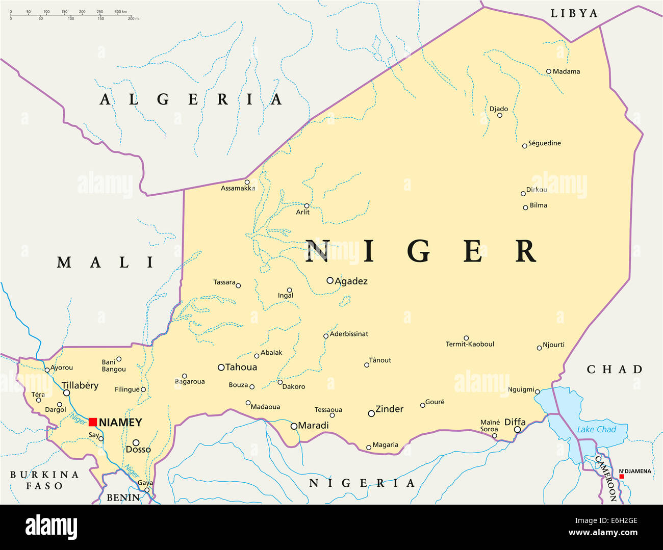 Niger politische Karte mit Hauptstadt Niamey, Landesgrenzen, die wichtigsten Städte, Flüsse und Seen. Englisch beschriften. Stockfoto