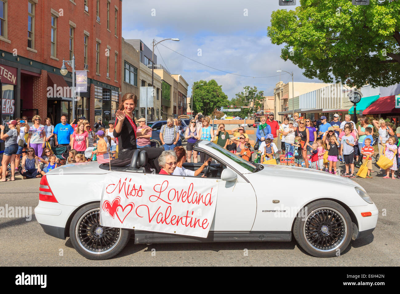 Loveland, Colorado USA - 23. August 2014. Nicole Wilson, Miss Loveland Valentine Fahrten in die jährliche altmodischen Mais Braten Festival Parade.  Das jährliche Festival ist das älteste Festival der Gemeinschaft in Loveland. Bildnachweis: Ed Endicott/Alamy Live-Nachrichten Stockfoto