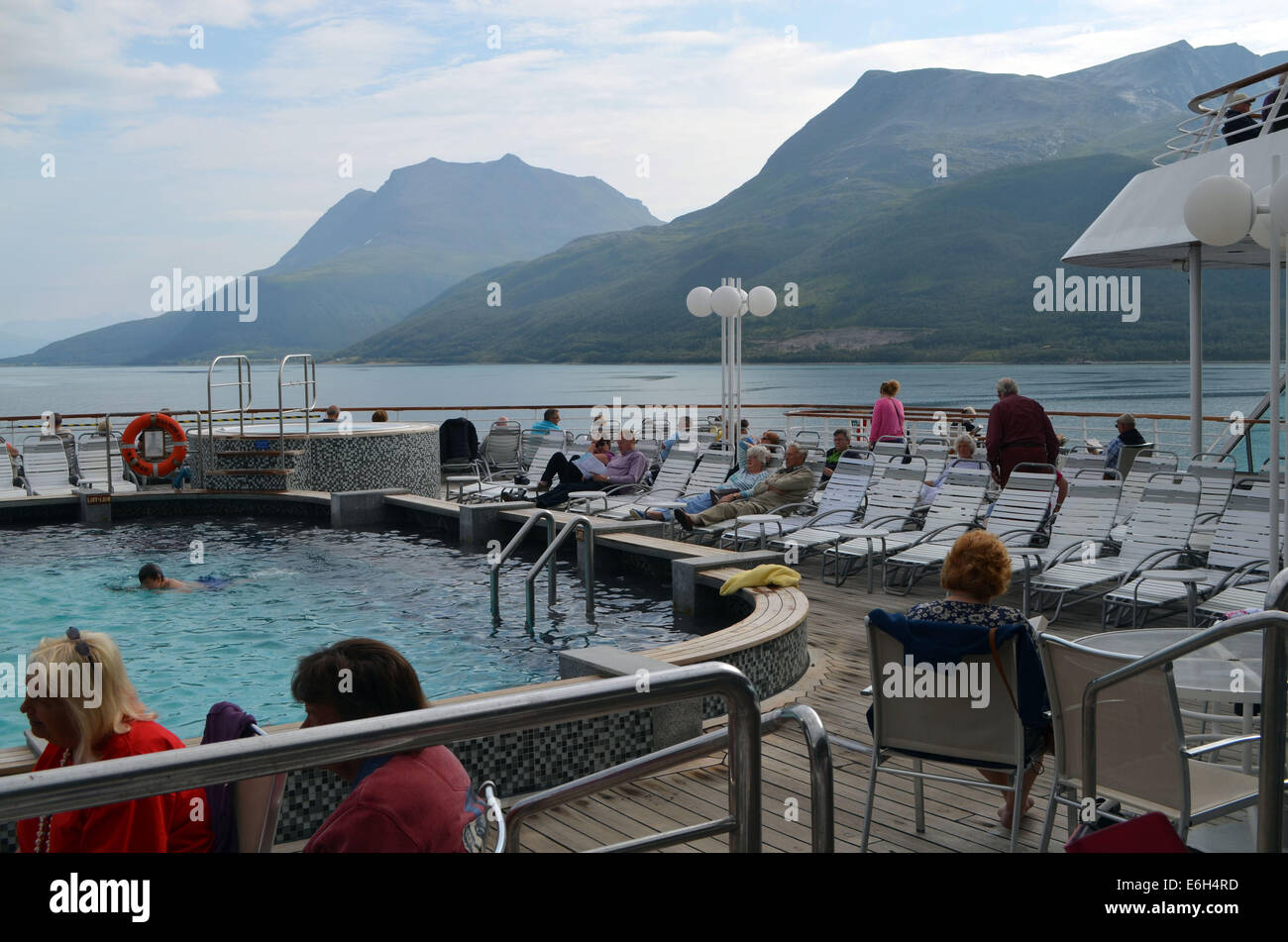 Das Schwimmbad an Bord der SS Balmoral weiterhin als die Bootsfahrten durch die Fjorde Norwegens zu unterhalten. Stockfoto