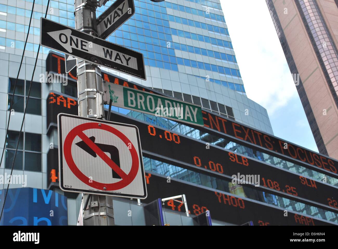 Die Straßen und Geschäfte der Broadway in New York City Stockfoto