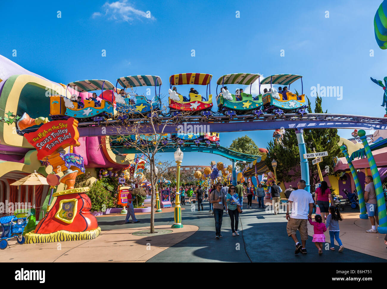 Die hohe bei der Sky Seuss Trolley Zugfahrt auf Seuss Landing in