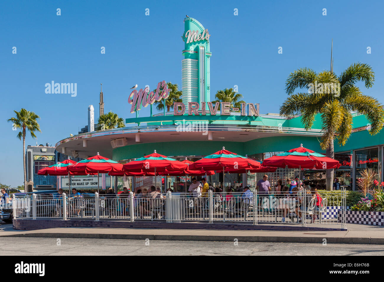 Neon-Schilder über Mel es Drive-in-Restaurant in den Universal Studios in Orlando, Florida Stockfoto