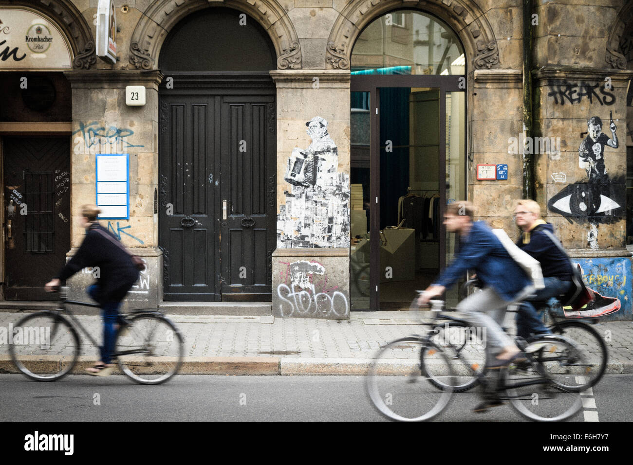 Radfahren in städtischen Mitte, Berlin, Deutschland Stockfoto