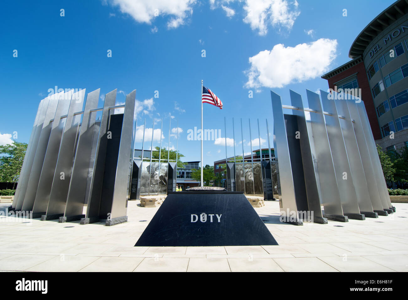 Pittsburgh World War II Memorial umfasst Platten aus Glas und Granit, die der Krieg und der Region Rolle darin zu beschreiben. Stockfoto