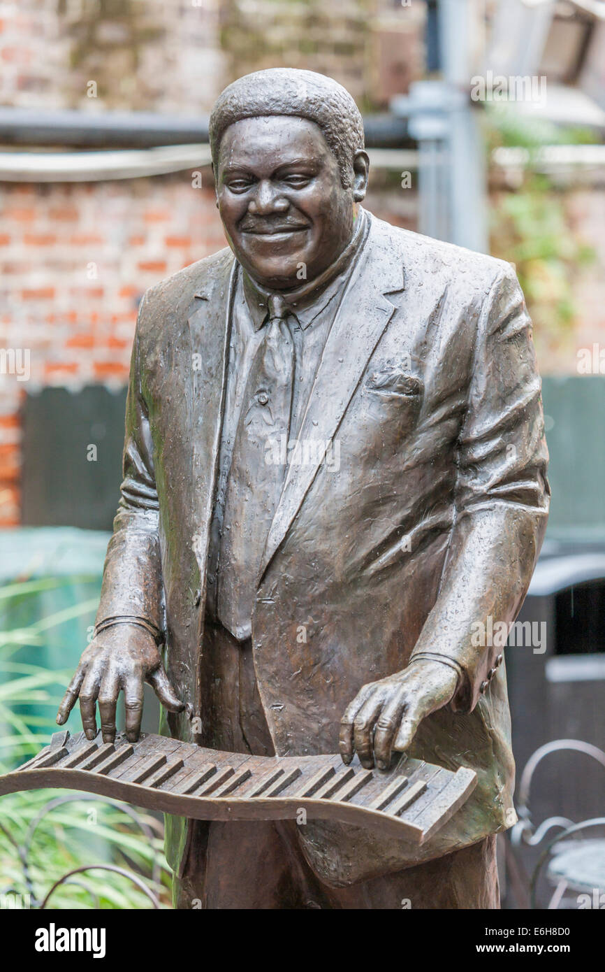 Statue von Musiklegende Fats Domino in New Orleans musikalischen Legenden Park im French Quarter von New Orleans, Louisiana Stockfoto