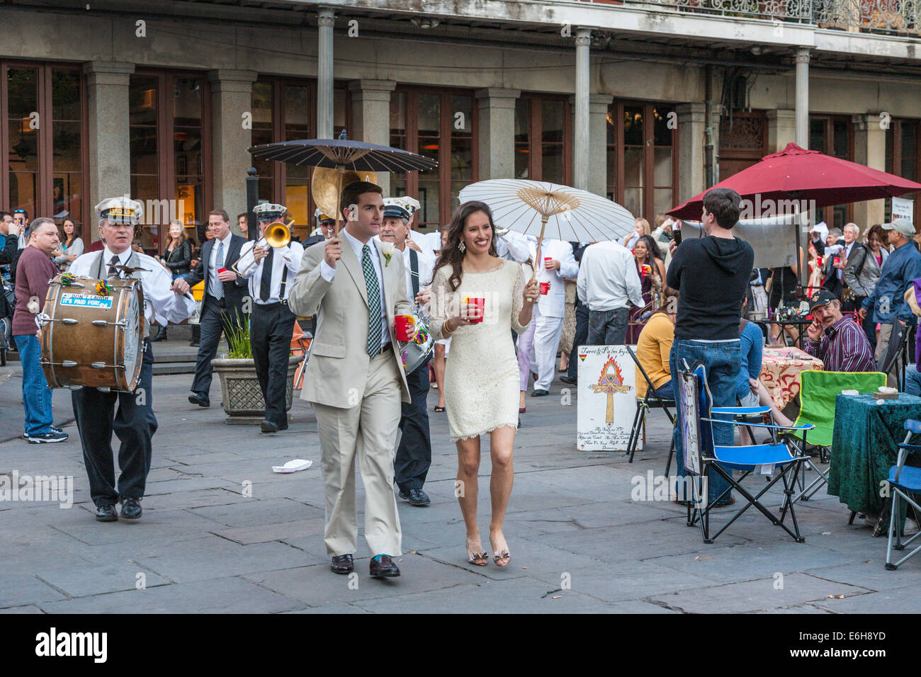 Hochzeitsmarsch mit am Jackson Square im French Quarter von New Orleans-jazz-band Stockfoto
