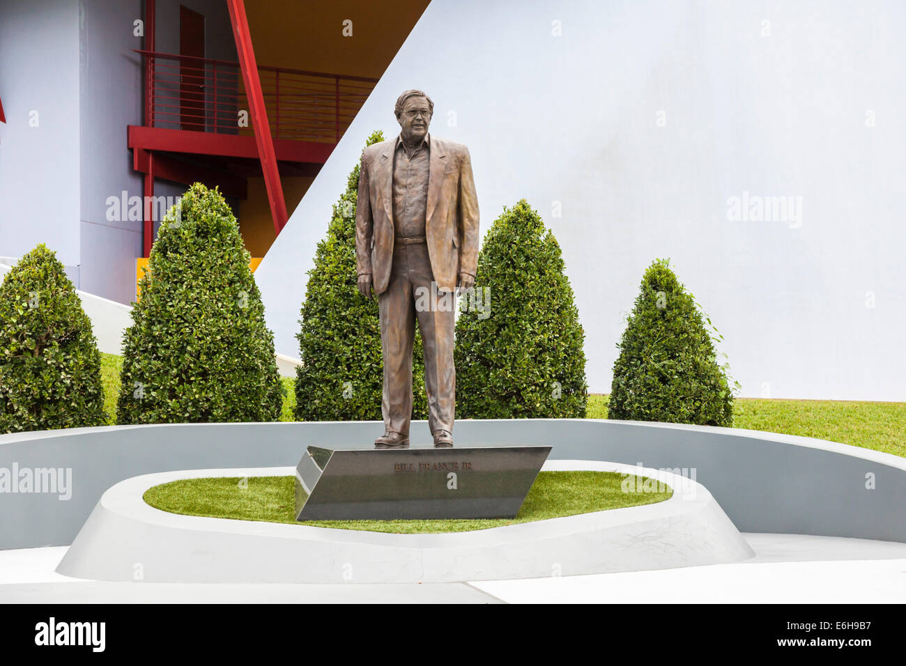 Statue von Bill France Jr., ehemaliger NASCAR-Vorsitzender und CEO auf dem Daytona International Speedway in Daytona Beach, Florida Stockfoto