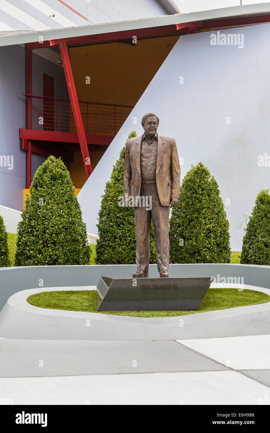 Statue von Bill France Jr., ehemaliger NASCAR-Vorsitzender und CEO auf dem Daytona International Speedway in Daytona Beach, Florida Stockfoto