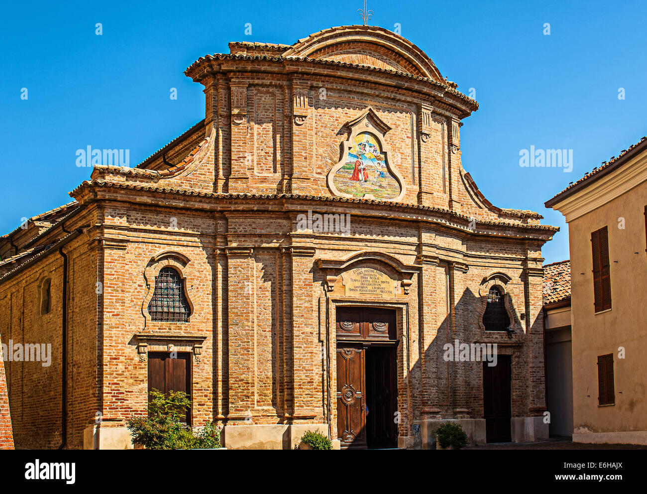 Italien-Piemont-Langhe Roddi Piazza Umbero ich Parrish Kirche Stockfoto