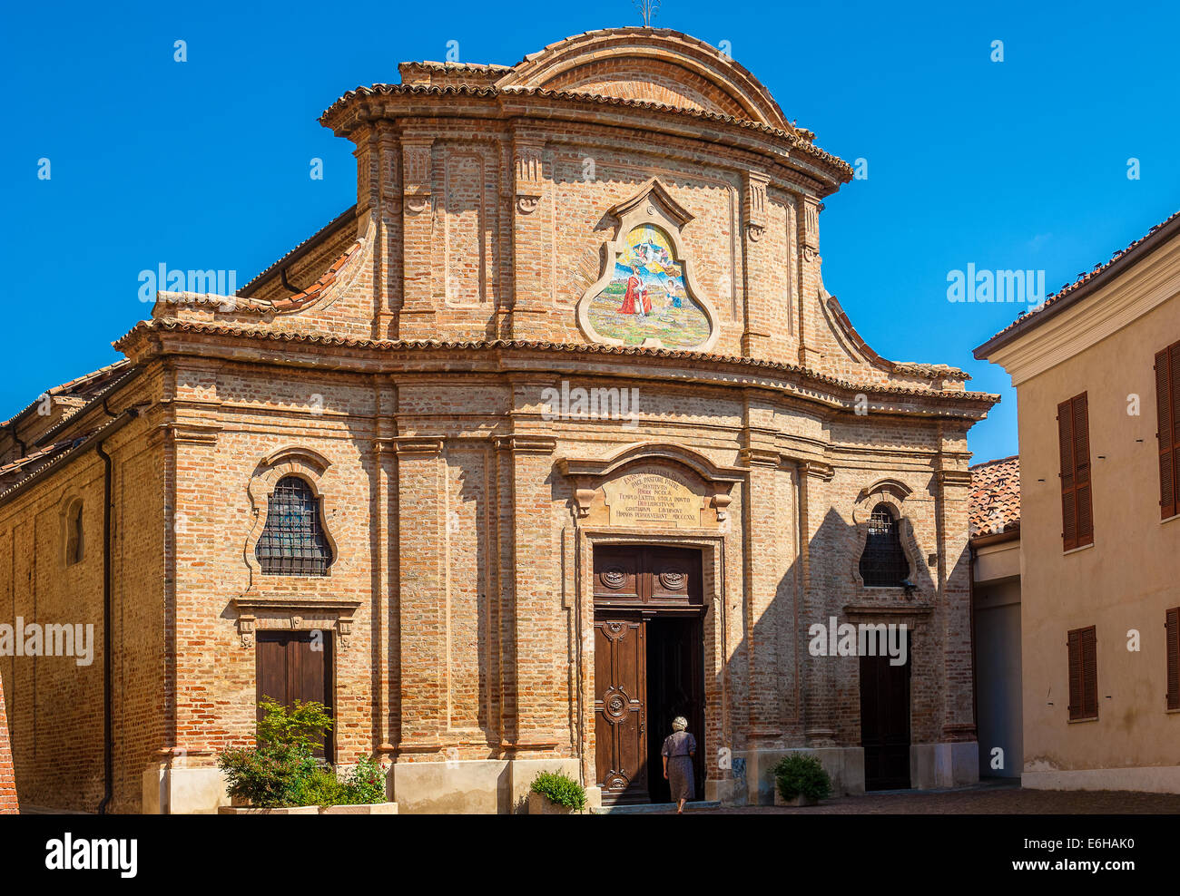 Italien-Piemont-Langhe Roddi Piazza Umbero ich Parrish Kirche Stockfoto