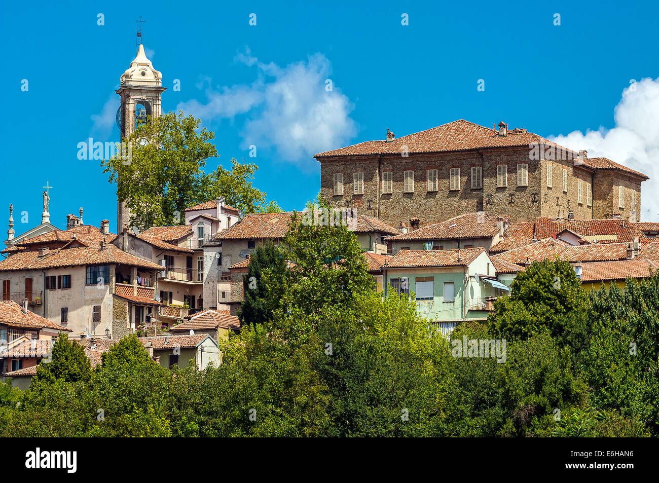 Italien-Piemont-Langhe-Mango, Burg Stockfoto