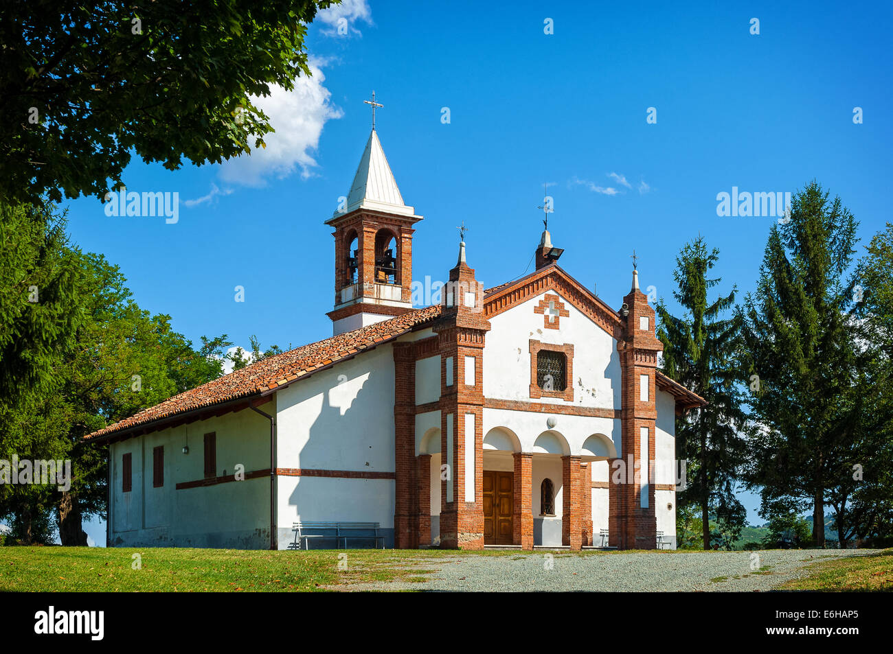 Italien Piemont Langhe Santo Stefano Belbo Moncucco Hügel Wallfahrtskirche Madonna della Neve Stockfoto