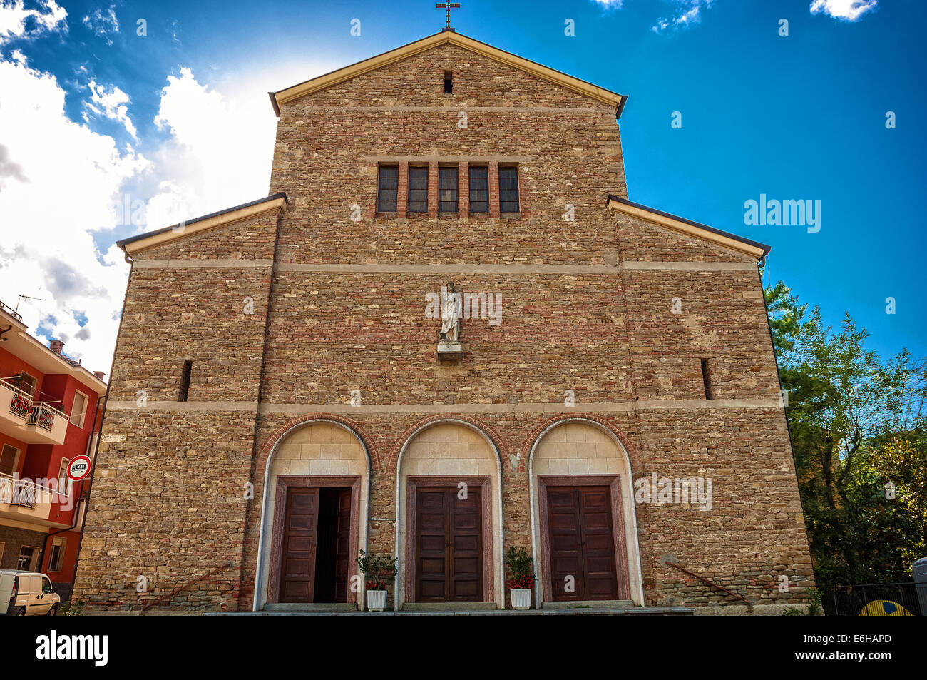 Italien Piemont Langhe Cossano Belbo Kirche S. Giovanni Battista Stockfoto