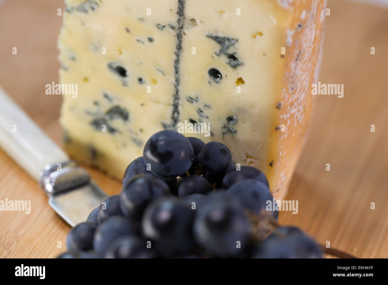 Perl Las Welsh Käse mit walisischen lokal angebauten Trauben Stockfoto