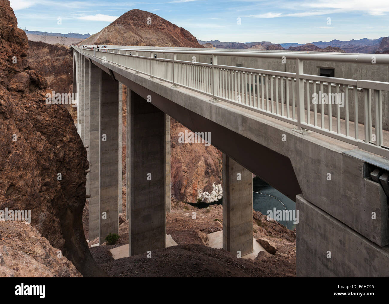 Mike O' Callaghan - Pat Tillman Memorial Bridge oder Hoover Dam Bypass-Brücke über den Colorado River in der Nähe von Boulder City, Nevada Stockfoto