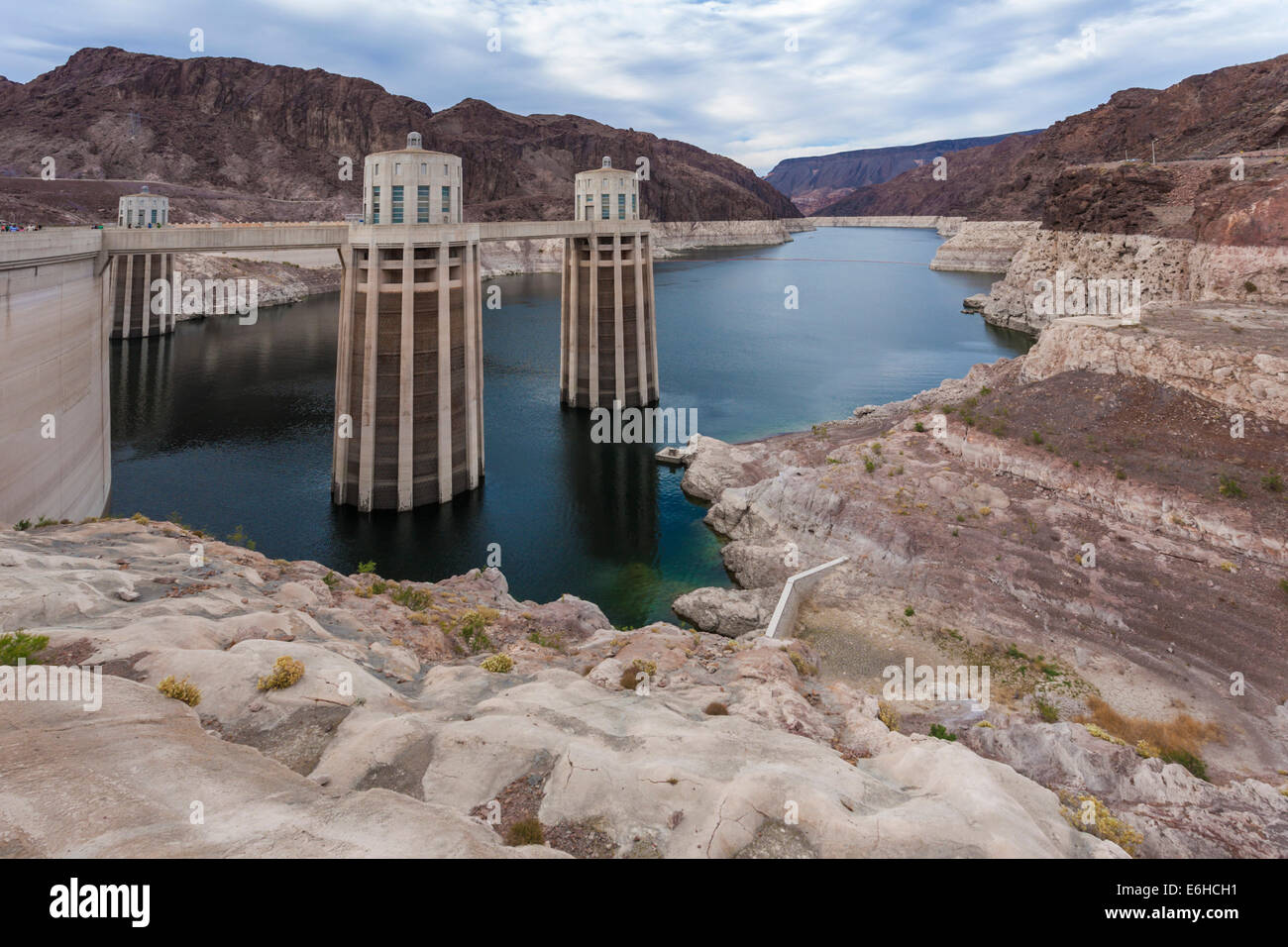 Penstocks oder Wasseraufnahme Türme in Lake Mead am Hoover-Staudamm auf dem Colorado River in der Nähe von Boulder City, Nevada Stockfoto