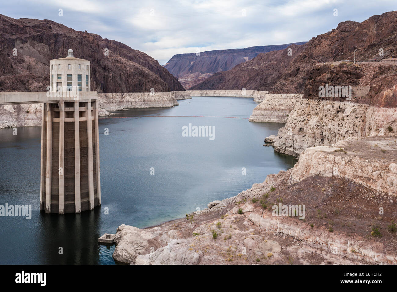 Druckrohrleitung oder Wasserentnahmeturms in Lake Mead am Hoover-Staudamm auf dem Colorado River in der Nähe von Boulder City, Nevada Stockfoto