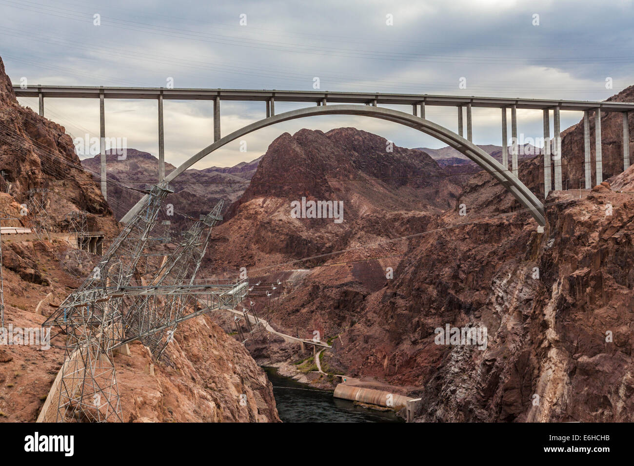 Mike O' Callaghan - Pat Tillman Memorial Bridge oder Hoover Dam Bypass-Brücke über den Colorado River in der Nähe von Boulder City, Nevada Stockfoto