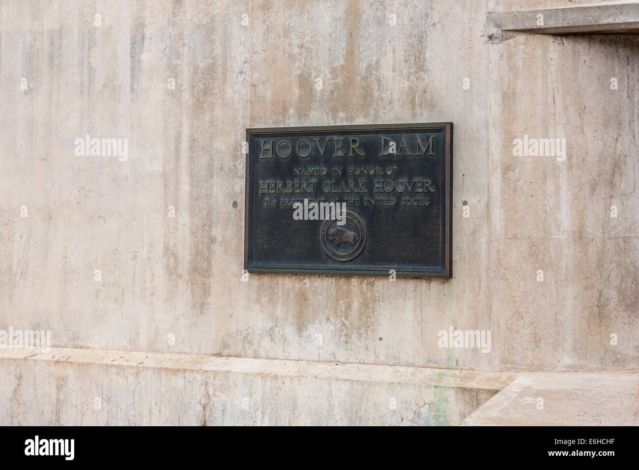 Plakette besagt, dass Hoover Dam zu Ehren von Herbert Clark Hoover, Präsident der Vereinigten Staaten benannt ist Stockfoto