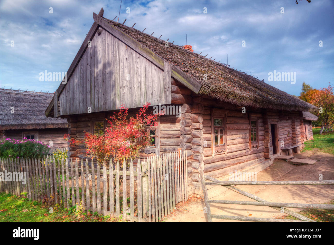 HDR-Foto. hölzerne Dorf im Herzen von Europa Stockfoto