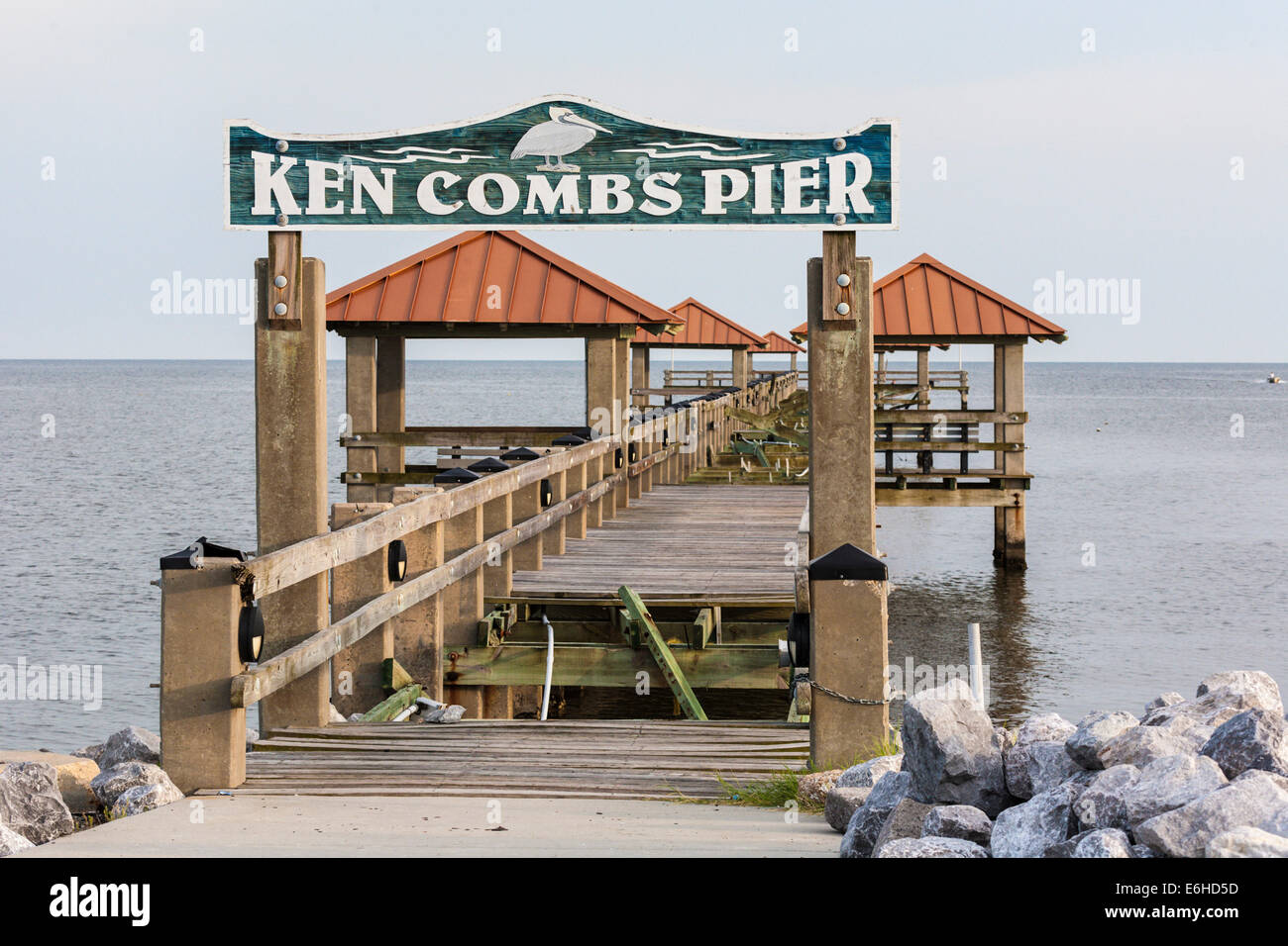 Ken Kämme Fishing Pier beschädigt durch Wirbelstürme in Gulfport, Mississippi Stockfoto