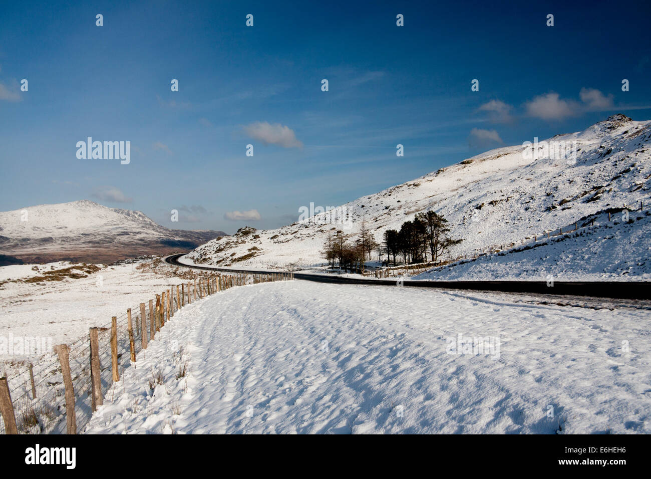 Krim Pass A470 Straße im Schnee nördlich von Blaenau Ffestiniog wir auf Moel Siabod Snowdonia National Park Gwynedd North Wales UK Stockfoto