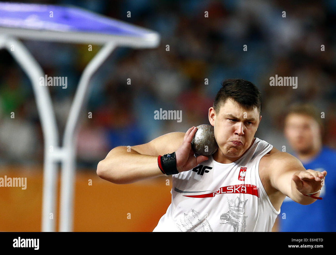 Nanjing, China Jiangsu Provinz. 24. August 2014. Konrad Bukowiecki Polens konkurriert während die Männer Kugelstoßen Spiels der Leichtathletik bei den Nanjing 2014 Olympischen Jugendspielen in Nanjing, der Hauptstadt der ostchinesischen Provinz Jiangsu, am 24. August 2014. Konrad Bukowiecki gewann die Goldmedaille. Bildnachweis: Ren Zhenglai/Xinhua/Alamy Live-Nachrichten Stockfoto