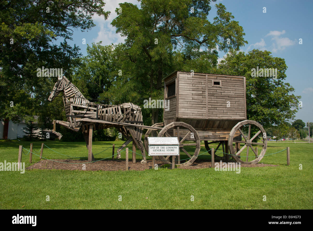 Geauga County, Ohio Mesopotamien. Ende der Commons Gemischtwarenladen, weltweit größte Pferd und Buggy. Stockfoto