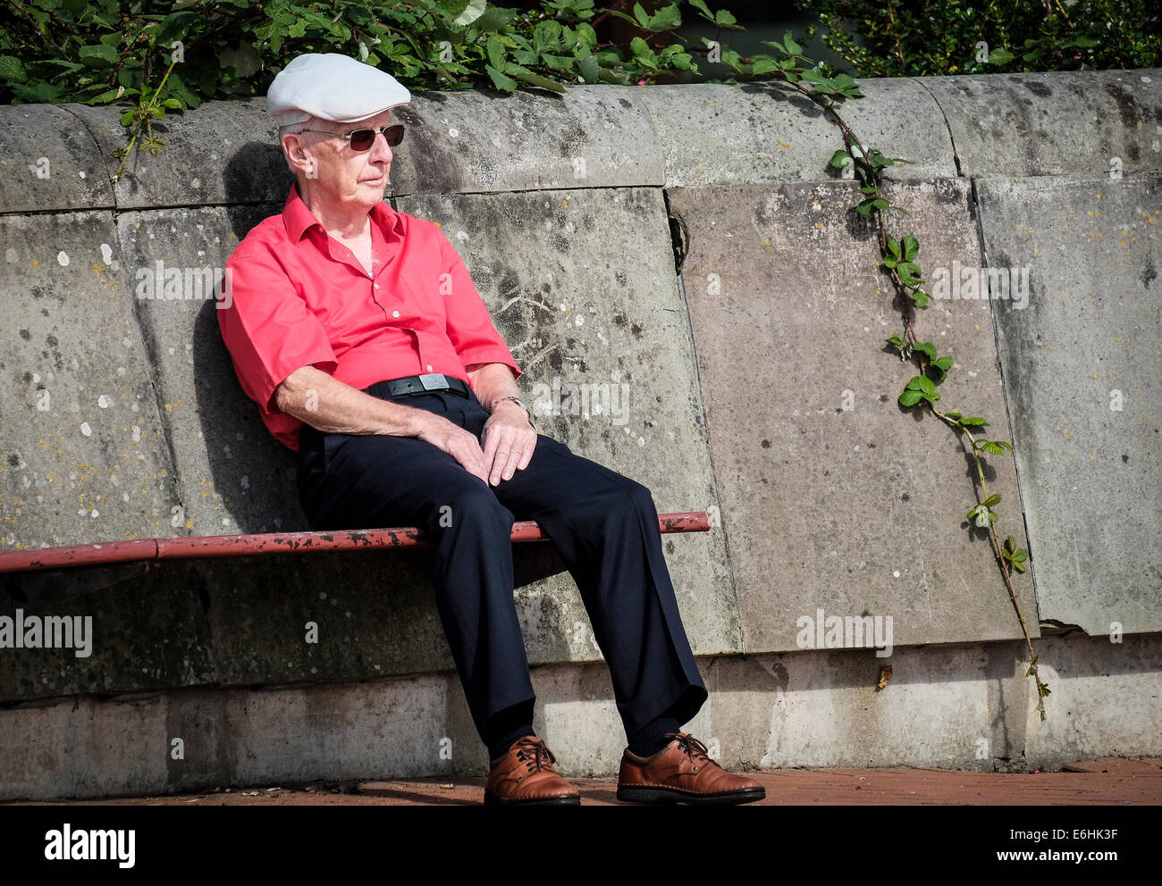 Ein Mann Entspannung in der Sonne. Stockfoto