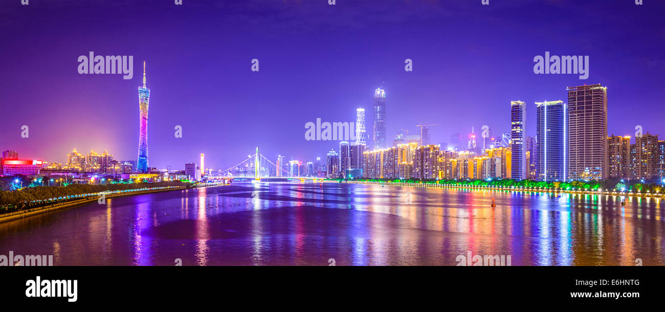 Guangzhou, China Stadt Skyline Panorama über den Perlfluss. Stockfoto