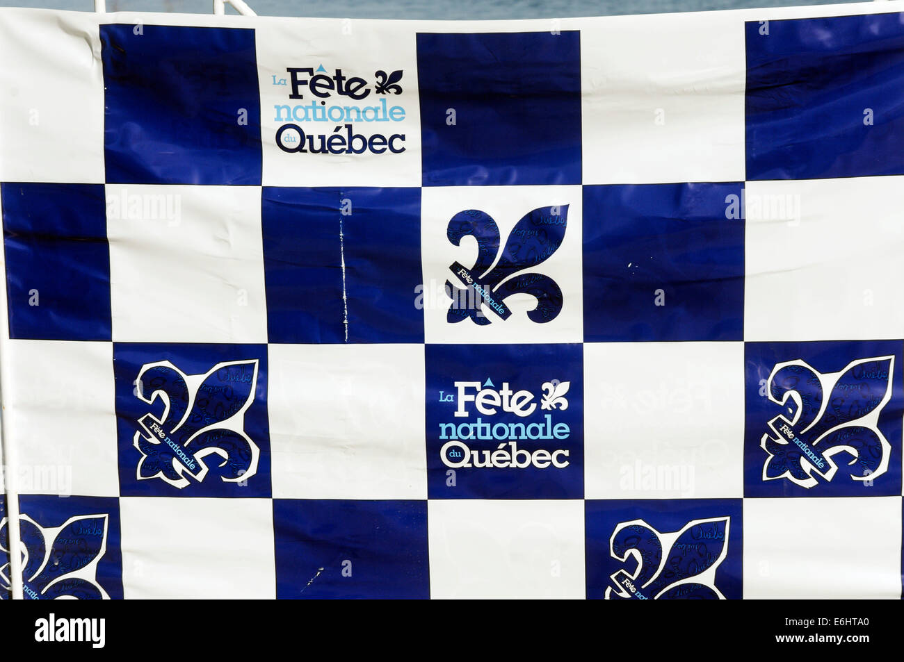 Eine chequed Fahne, Quebec Nationalfeiertag, am 24. Juni zu feiern (auch St Jean) Stockfoto