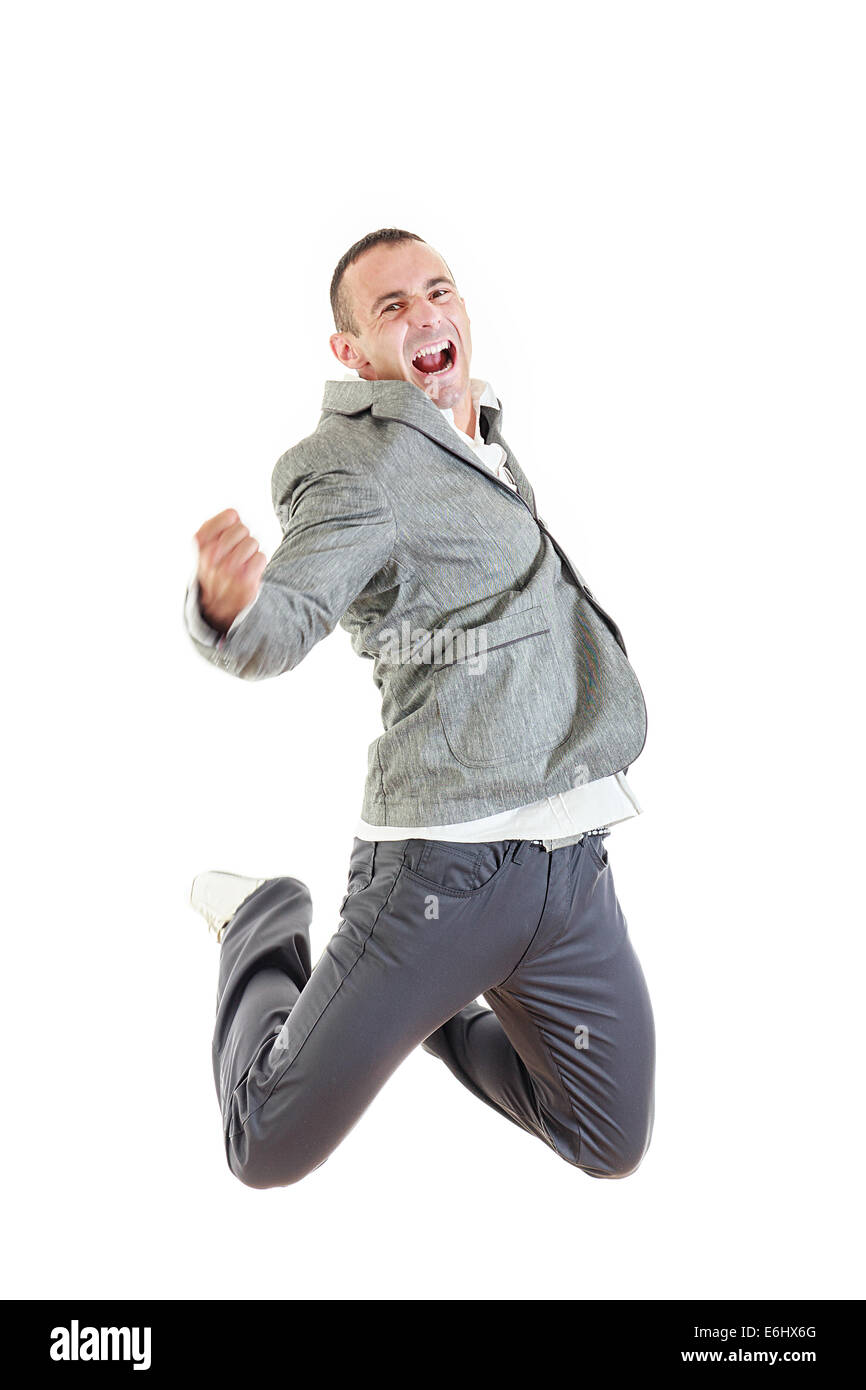 Mann im Anzug, lachen und sprang, genießen in seinen Erfolg mit Faust Stockfoto