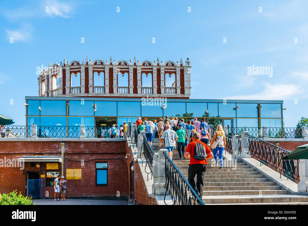 Moskauer Kreml-Tour - 02. Der Kreml-Zugang-Kontrollpunkt ist offen für Touristen in Moskau Stockfoto
