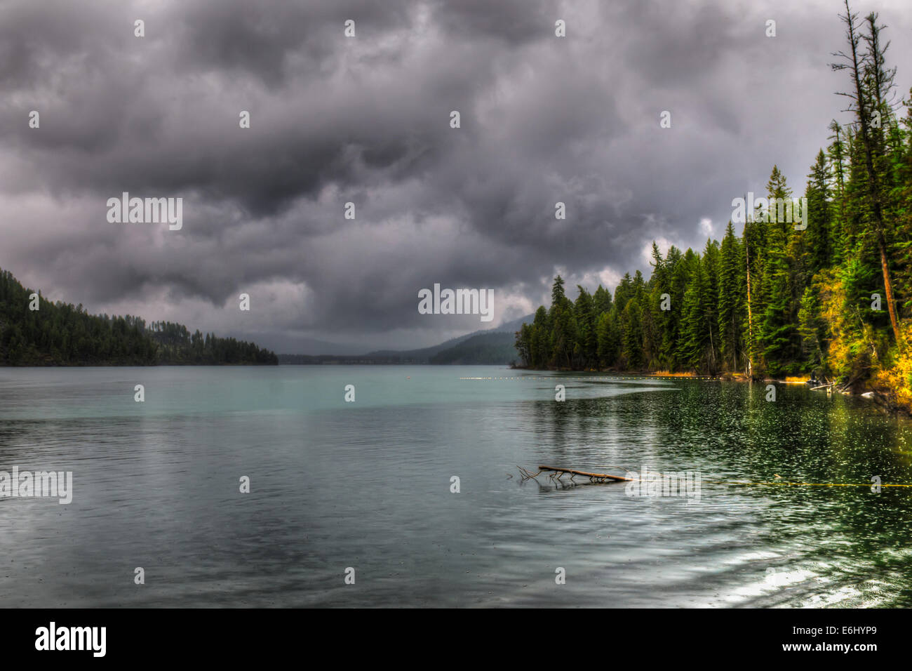 Bergsee unter stürmischen Himmel, British Columbia Kanada Stockfoto