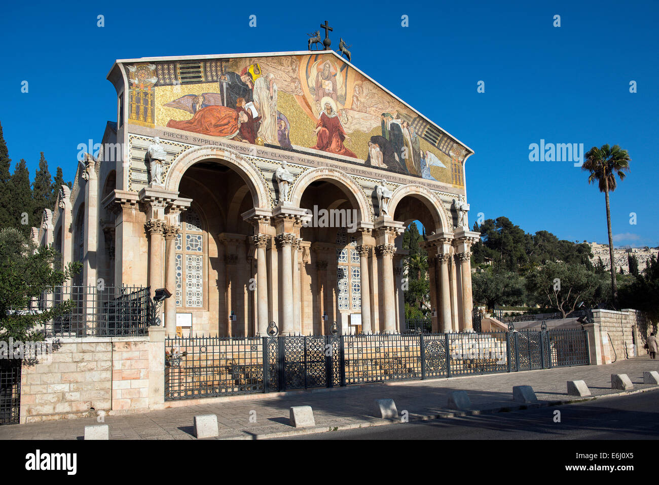 Fassade der Kirche aller Nationen oder Basilika der Agonie in Ölberg, Jerusalem, Israel Stockfoto