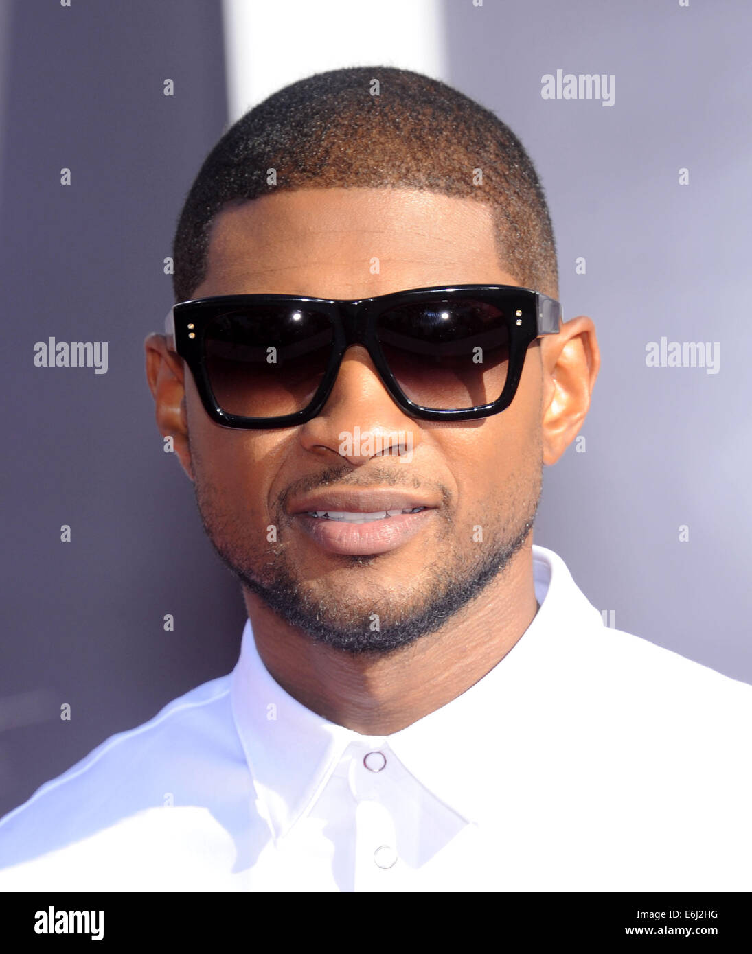 Inglewood, Kalifornien, USA. 24. August 2014. Usher kommt für die 2014 Mtv Vidoe Music Awards auf dem Forum. Bildnachweis: Lisa O'Connor/ZUMA Draht/Alamy Live-Nachrichten Stockfoto