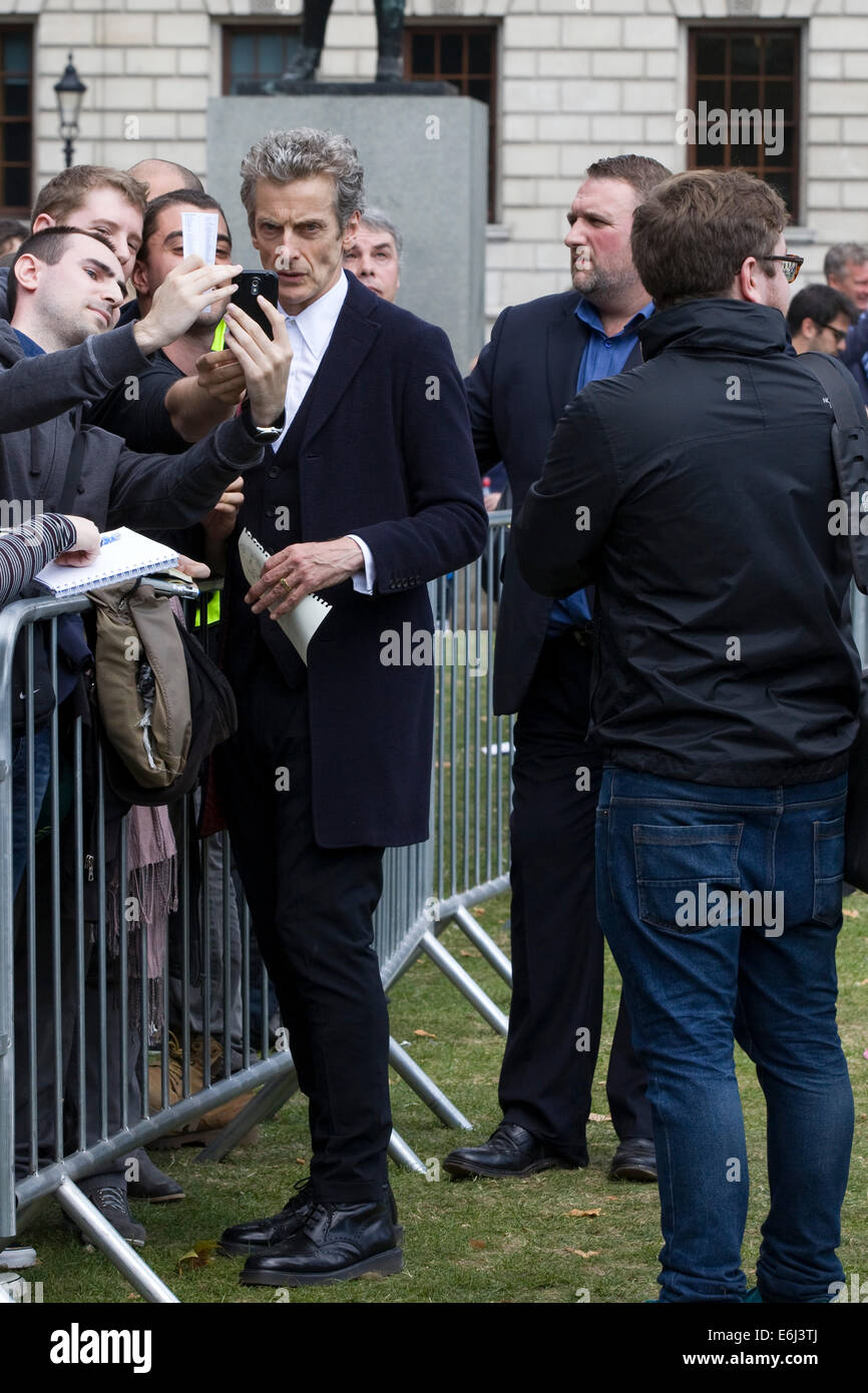 Peter Dougan Capaldi treffen seine Fans als den neuen Doctor who in London England Stockfoto