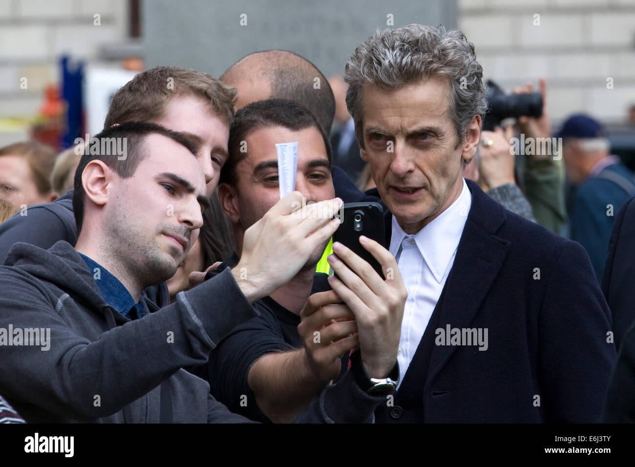 Peter Dougan Capaldi treffen seine Fans als den neuen Doctor who in London England Stockfoto